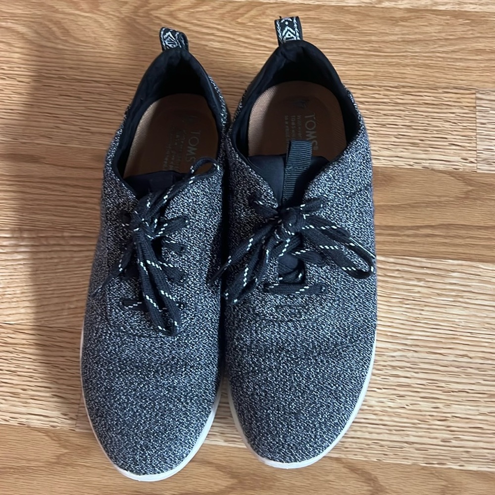 Women’s size 8 shoes. Toms